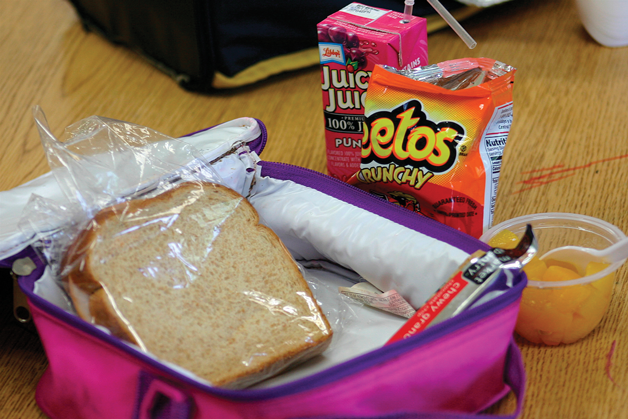 Kids' Lunch Boxes Often Fall Short on NutritionLess than one-third of home  meals met federal standards for  school-served foods, study finds