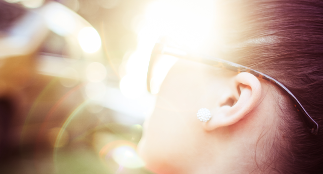Do I Really Need To Wear Eye Protection When I Tan? Take this quiz and find out!